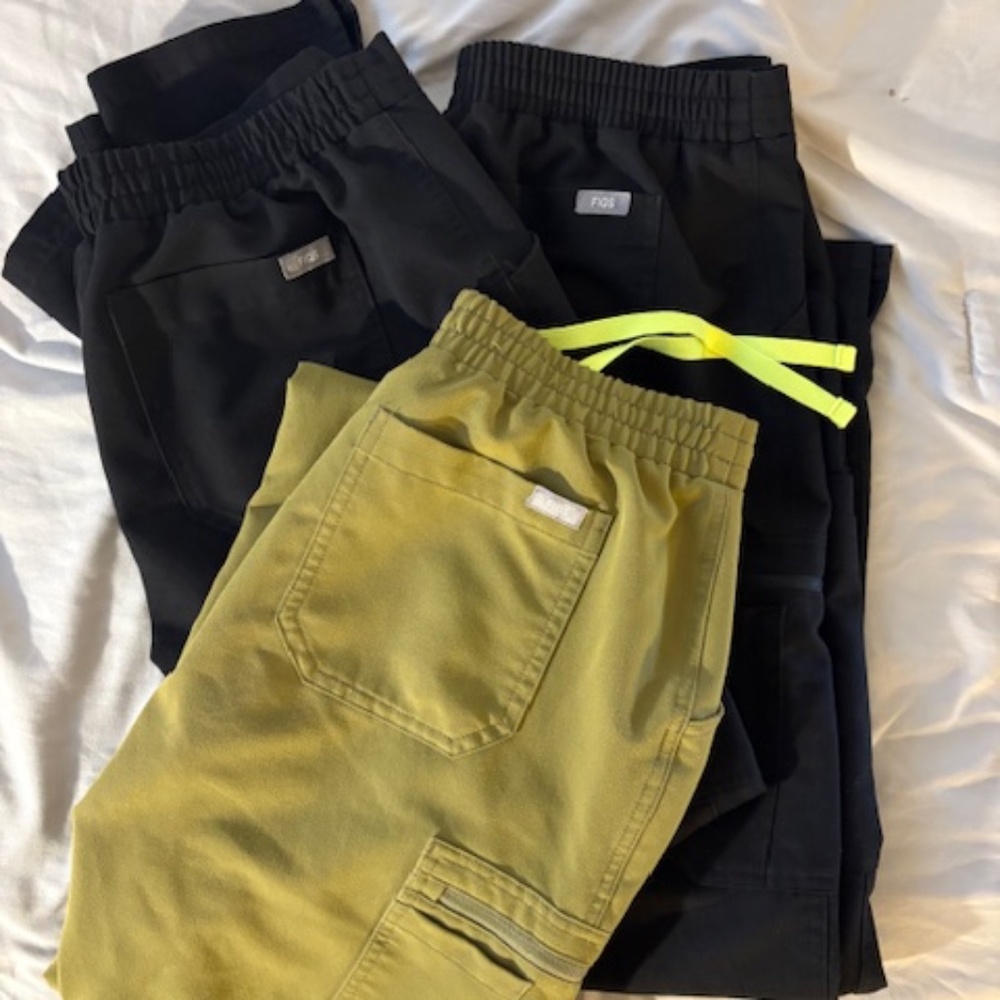 Figs Yola skinny scrub pants x 3 together ( S )